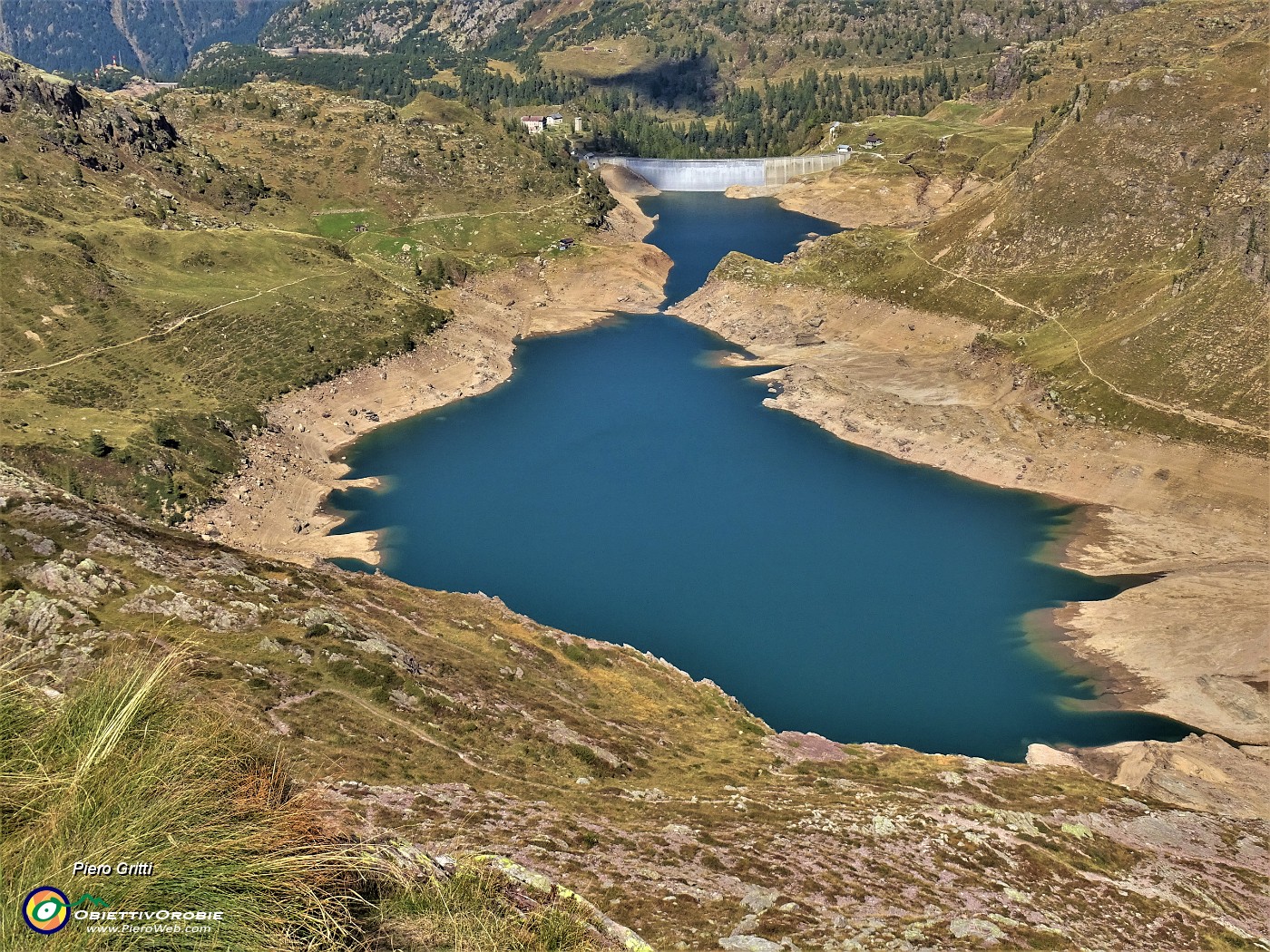 33 I Laghi Gemelli, separati nell'estate per mancanza d'acqua, si stanno riunificando dopo le recenti piogge.JPG